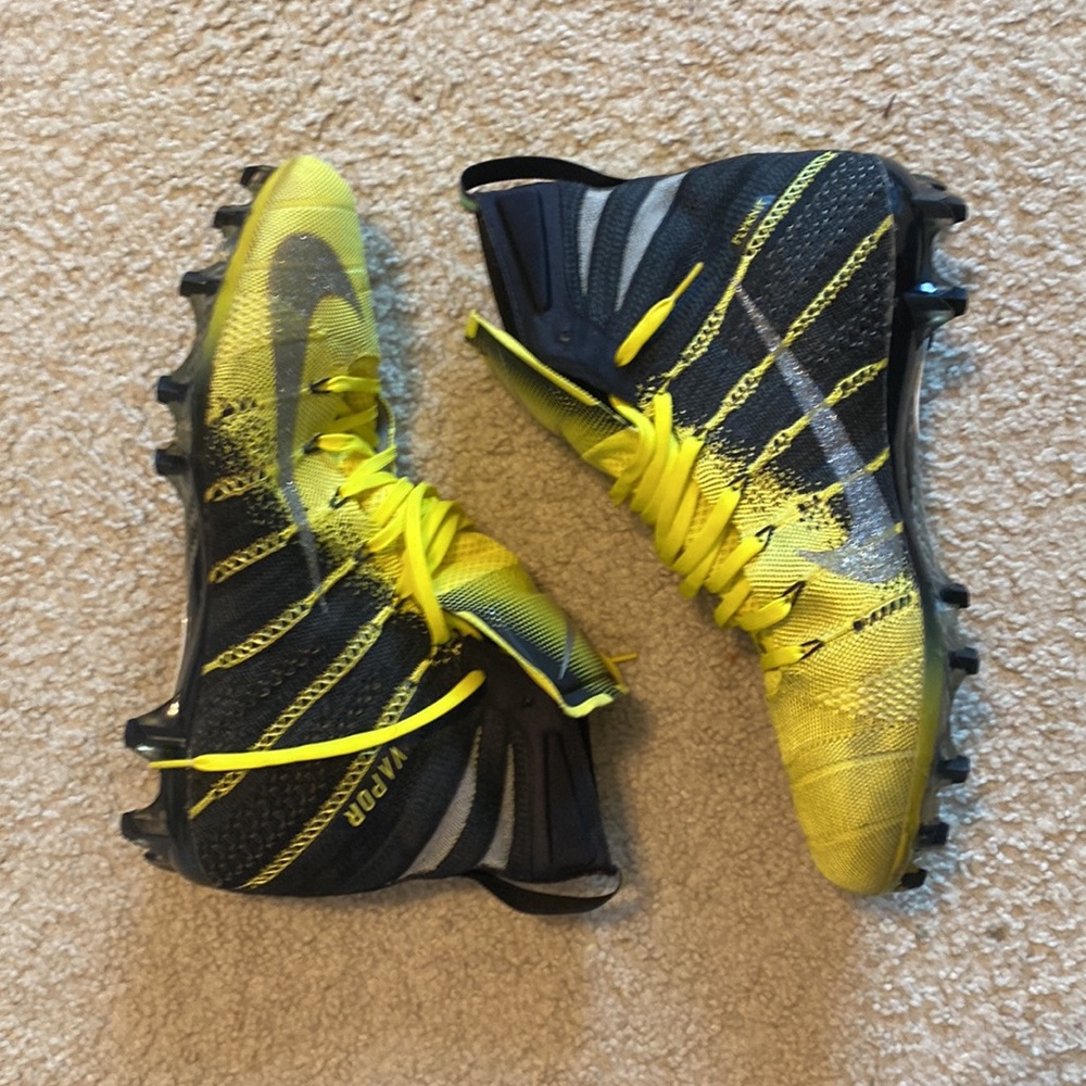 Brand new, never worn before NEW Nike Grip Vapor FlyKnit Football cleats.